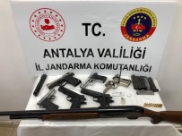 Antalya'da Silah Ticareti Yapan 4 Süpheli Tutuklandi