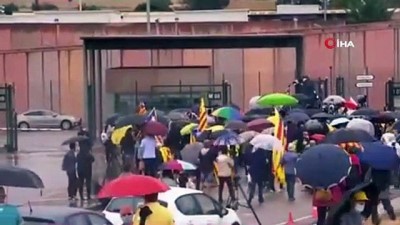 Cezaevinden Çikan Ayrilikçi Katalan Siyasetçiler Ispanyol Devletine Meydan Okumaya Devam Etti