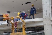 MOBİLYA - Dünyanin En Büyük Çay Bardagi Insaatinda Çalisan Isçiler Bir Rekora Imza Atmanin Gururunu Yasiyor