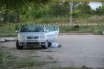 Emekli Oldugu Fakültenin Otoparkinda Can Verdi