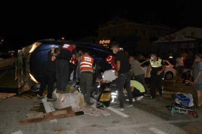 Fethiye'de Iki Otomobilin Çarpistigi Kazada 2'Si Agir 8 Kisi Yaralandi