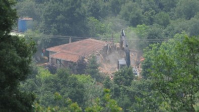 İYİ Partili Lütfü Türkkan'ın çiftliğinde tam 26 kaçak yapı yıkıldı