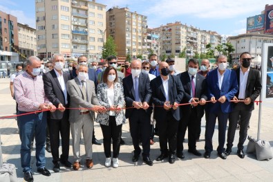 Kirsehir'de Direnen Filistin Fotograf Sergisi Açildi