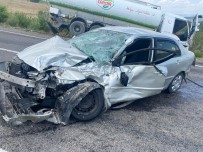 Kula'da Kamyonla Otomobil Çarpisti Açiklamasi 2 Yarali