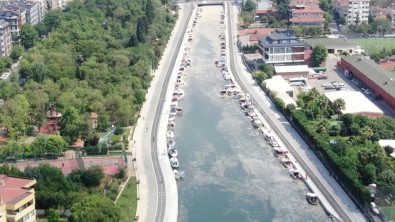 Kurbagalidere De Deniz Salyasi Ile Kaplandi