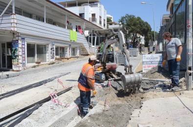 Kusadasi'nin Denize Çikan Sokaklari Yenileniyor