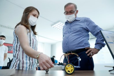 Robotik Kodlama Egitiminin Ilk Programi Tamamlandi