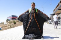 TELEFERIK - 'Yarasa Müdür' Yaklasik 2 Bin Metreden Parasütten Atladi