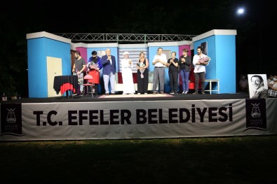 Baskan Atay, Efeler Halkini Tiyatroyla Bulusturdu
