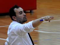 EDREMIT BELEDIYESI - Çesme Basket Yeni Sezon Için Kadrosunu Yeniledi