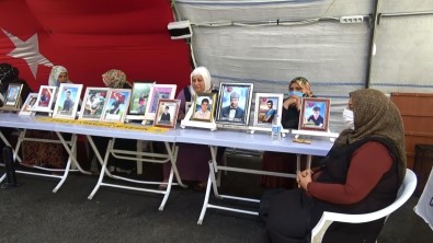 HDP Önündeki Aileler, Evlat Nöbetini Kararlilikla Sürdürüyor