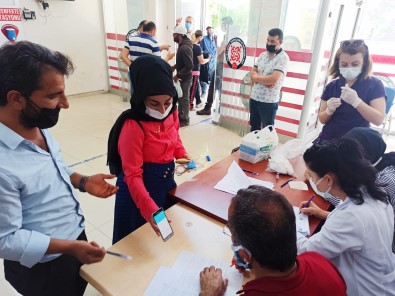 Ipekyolu SYDV'ye Gelen Vatandaslar Sira Beklemeden Randevusuz Asi Oluyor