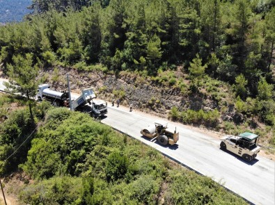 Marmaris Bayir'da Yol Çalismalari Tamamlandi