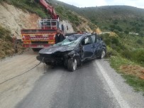 DİREKSİYON - Metrelerce Yuvarlanan Araçtan Küçük Siyriklarla Kurtuldu