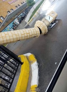 Siddetli Firtina Saat Kulesi Maketini Böyle Yikti