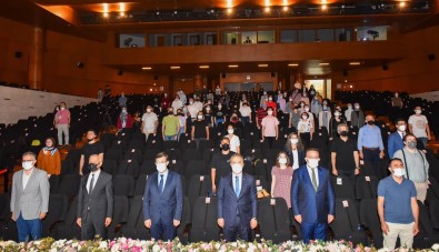 Söz Düellosunun Sampiyonu Üsküdar Takimi