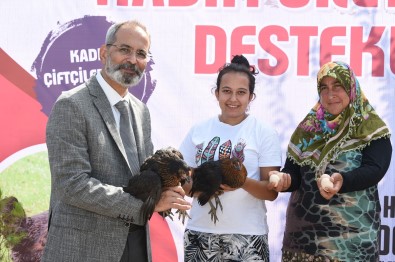 Tarsus Belediyesi, 200 Kadina 5 Bin Canli Tavuk Dagitti