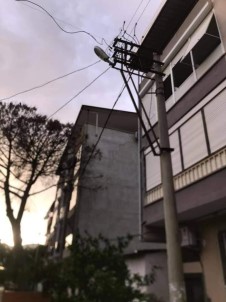 Zarar Gören Elektrik Direklerine Aninda Müdahale