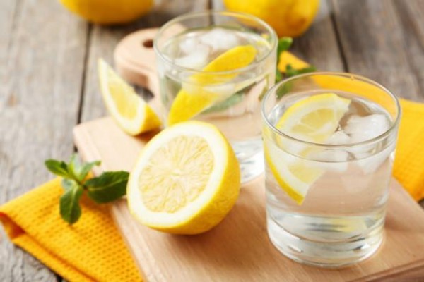  Limonlu Su Zayıflatır mı? Limonlu Su Ne İşe Yarar