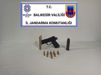 EDREMİT - Balikesir'de Jandarma 13 Aranan Sahsa Gözalti