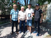 TEKNİK DİREKTÖR - Basarili Teknik Adama Baskan Adayindan Plaket