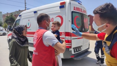 Bebegi Kurtarmaya Giden Polis Memuru Dumandan Etkilendi