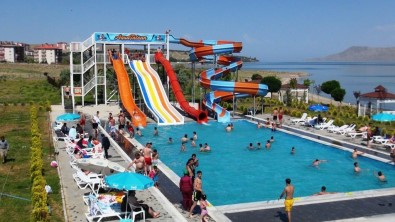 Bitlis'in Ilk Aquaparki Tatvan'da Açildi