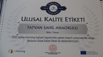 Bitlis'te Iki Okul 'Etwinning Okulu Etiketi' Aldi