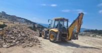 CHP - CHP'li Karaburun Belediyesi kendi koyduğu kuralları kendisi çiğnedi! Uyarı levhası koyduğu bölgeye moloz döktü