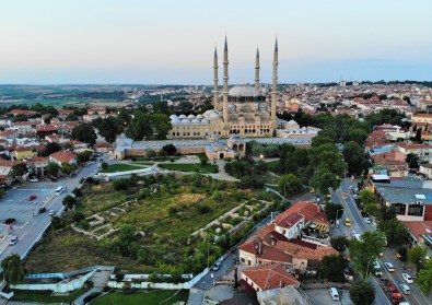Cumhurbaskani Erdogan Müjdeyi Verdi Açiklamasi Selimiye Cami Meydani Restore Edilecek
