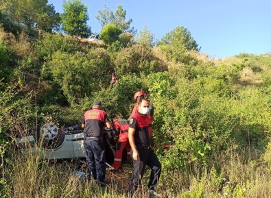 Dereye Uçan Otomobilde Sikisan Sürücü Kurtarildi