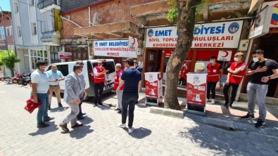 Emet'te Sokak Hayvanlari Için Mamatik