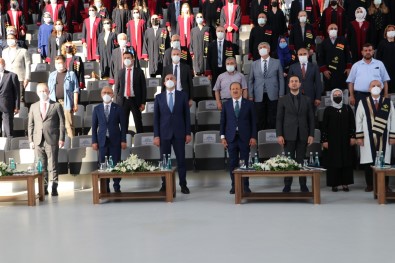 Hasan Kalyoncu Üniversitesi'nde 2021 Mezunlari Kep Atti