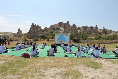 Hindistanlilar Uluslararasi Yoga Günü'nü Kapadokya'da Kutladi