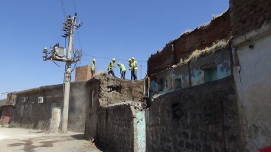 Sur'da 44 Metruk Yapi Yikilip, Yerine Park Yapilacak