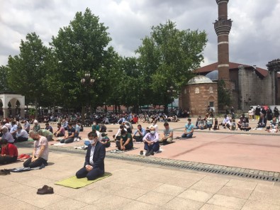 YKS'ye Girecekler Cami Ve Türbelerde Yogunluk Olusturdu