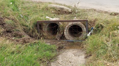 2 Çocuga Mezar Oldu Sadece Demir Mazgalla Kapattilar