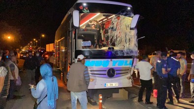 Aksaray'da Yolcu Otobüsü Ile Kamyonet Çarpisti Açiklamasi 13 Yarali