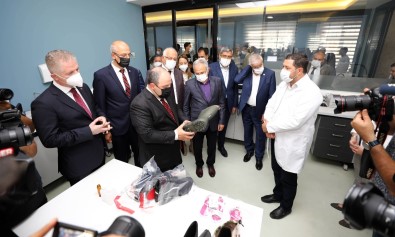 Bakan Varank, Akredite Ayakkabi Test Laboratuvari'nin Açilisini Yapti