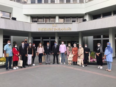 Batman Üniversitesi Rektörü Demir, Ögrencileri Ile Birlikte Disisleri Bakan Yardimcisi Yavuz Selim Kiran Ile Görüstü