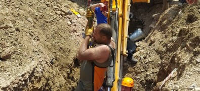 Bursa'da Göçükte Can Pazari...Bir Saat Sonra Kurtarildi