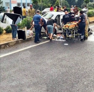 Izmir'de Otomobil Is Makinesine Çarpti Açiklamasi 1 Ölü, 1 Yarali