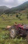 Kullandigi Traktör Üzerine Devrildi, Olay Yerinde Hayatini Kaybetti