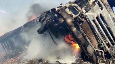 Mardin'de Devrilen Tirda Çikan Yangin Tarlaya Siçradi