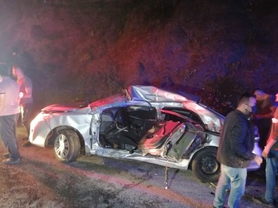 Otomobil Ile Servis Minibüsü Çarpisti Açiklamasi 6 Yarali