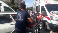 NİLÜFER - Otomobille Motosiklet Çarpisti, 4 Kisi Yaralandi