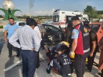 PELITÖZÜ - (ÖZEL) Dügün Dönüs Yolunda Trafik Kazasi Yaptilar, 2 Yarali