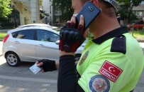 TRAFİK POLİSİ - (ÖZEL) Sinava Giderken Kimliklerini Düsüren Ögrencileri Polis Kurtardi