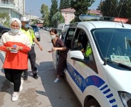 MEHMET AKİF ERSOY - Sinava Geç Kalan Ögrencilerin Imdadina Polis Yetisti