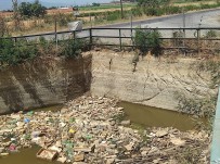  SU  - Sulama Kanalina Atilan Çöpler Utandirdi